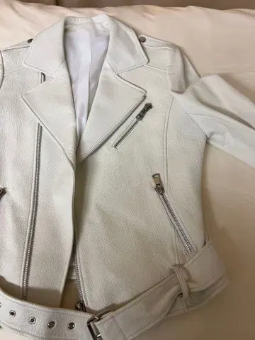 화이트 가죽 라이더 자켓