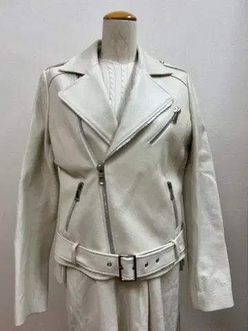 화이트 가죽 라이더 자켓