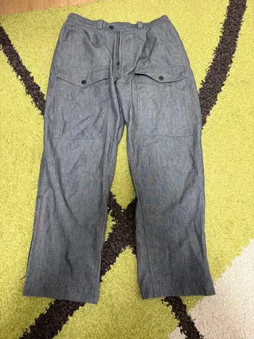 BLUE BLUE 프론트 포켓 2개 밑단 지퍼 달린 팬츠