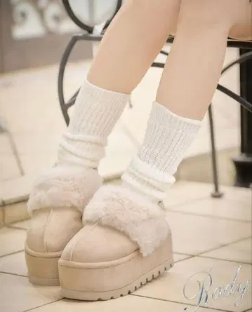 Rady 통굽 퍼 샌들 EV0045