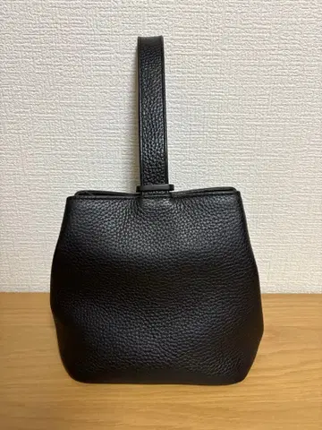 Hush Tug 복조리 가죽백 블랙