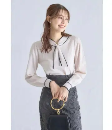 최저가 펄 장식 배색 보타이 니트 풀오버 아이보리