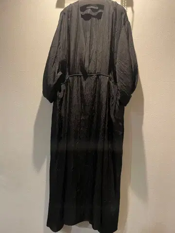 RILATO 2025 주름 가공 턱 원피스 블랙