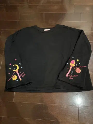 GU 세일러문 콜라보 맨투맨 티셔츠 블랙