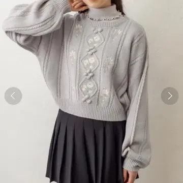 올리브데올리브 꽃이 있는 케이블 니트