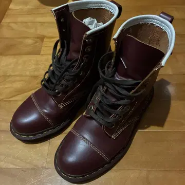 닥터 마틴스 캐퍼스 부츠