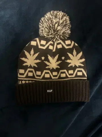 완판템 HUF 니트 모자 폼폼 포함 잎사귀 무늬
