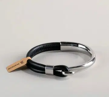 가죽과 스테인리스 스틸 뱅글