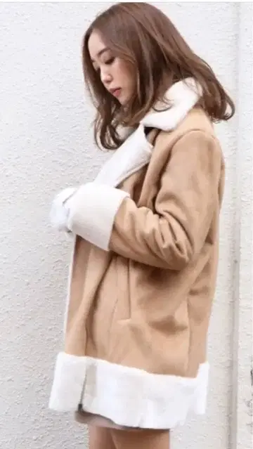 dazzlin의 귀여운 무스탕 코트