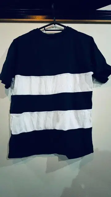 넘버 나인 보더 무늬 포켓 부착 티셔츠