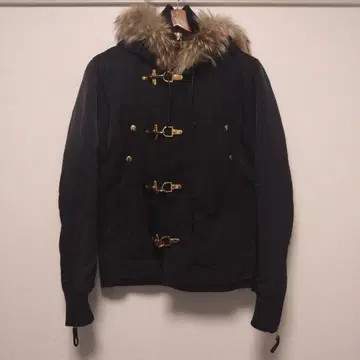 퍼 달린 블랙 더블 브레스트 자켓