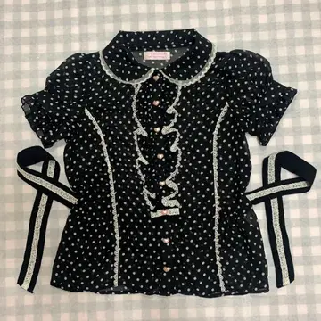 TRALALA 레어 도트 무늬 하트 버튼 프릴 쉬폰 블라우스