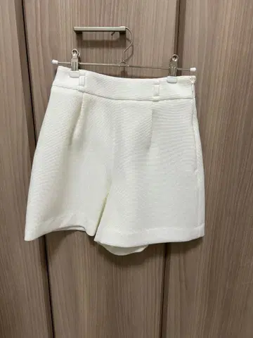 프로포션 바디 드레싱 숏팬츠 화이트