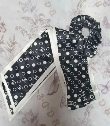 CC 실크 블랙 도트 무늬 스카프 스크런치