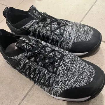 KEEN 니트 스니커즈 블랙/그레이 28cm