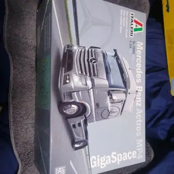 ITALERI Mercedes Benz Actros MP4 기가 스페이스