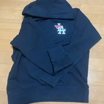 NEW ERA 블랙 후드티