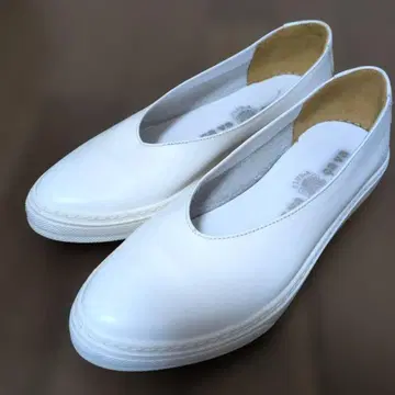 새상품급 사바사바 화이트 부드러운 슬립온 천연 가죽 23.5cm