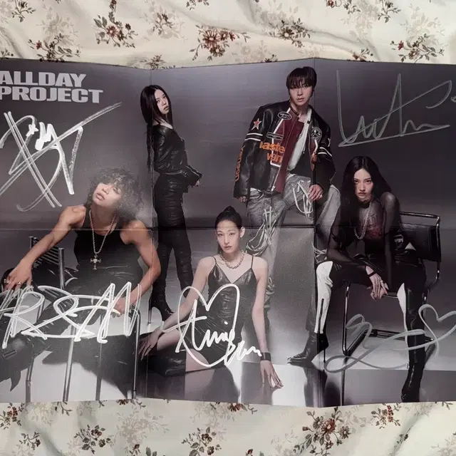 올데이프로젝트 페이머스 사인 포스터 + 앨범 + 카툰 키링 일괄 판매