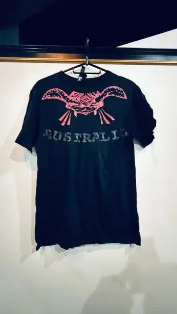 Y-3 레드 프린트 블랙 티셔츠