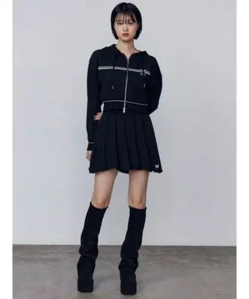 기간 한정 가격 인하 라인 니트 후디 플리츠 미니 스커트 셋업