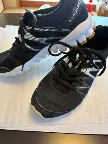 리복 블랙/화이트