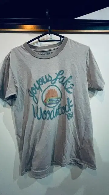 TROVE 조이 아스 레이크 우드스탁 프린트T셔츠