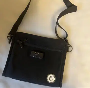 쿠키즈 숄더백 잠금 장치 포함 (비밀번호는 구매 시 알려드립니다)