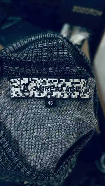 ANREALAGE 픽셀 패턴 크루넥 니트