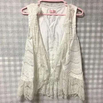 TRALALA 화이트 레이스 프릴 베스트