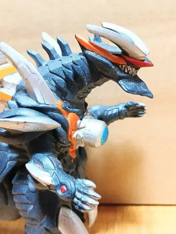 164 울트라 괴수 DX 라이브 사인 빅토르기엘 18cm 울트라맨