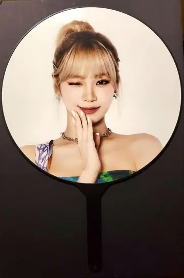 르세라핌 채원 팬미 FEARNADA 부채