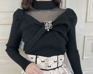 [ 새상품급 ] ROJITA 시어 데콜테 트위스트 리본 니트 블랙