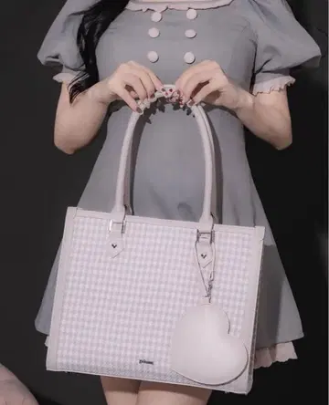 [미사용 새상품] pium 패스케이스 포함 스퀘어 파이핑 토트 핑크