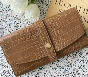 브라운 악어 무늬 장지갑