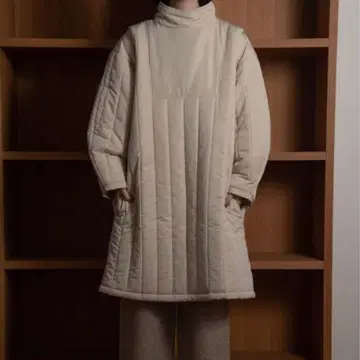 eim lawgy 스탠드 카라 퀼팅 원피스 아이보리