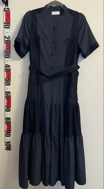 [ HARE ] 하이 칼라 레이스 절개 원피스