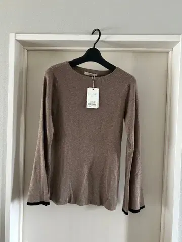 새상품 Todayful 플레어 라인 슬리브 니트