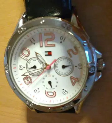 타미힐피거 화이트 다이얼 손목시계