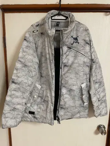 새상품급 OAKLEY 골프용 다운 자켓 화이트