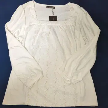 화이트 스퀘어넥 긴팔 상의