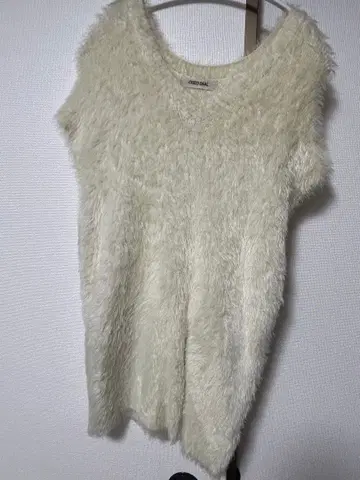 coco deal 아이보리 퍼 슬리브리스 상의