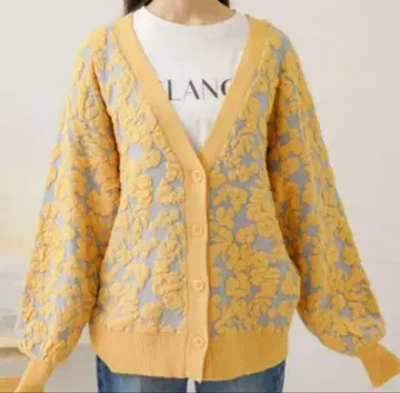 플라워 자카드 가디건 타베 미카코 씨 착용