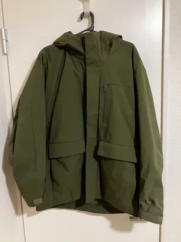 유니클로 하이브리드 다운 파카 카키 사이즈 L