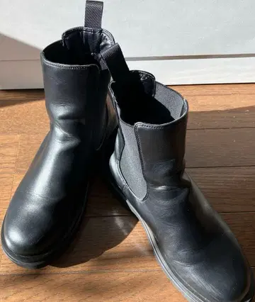 그린 레이블 릴랙싱 사이드 고어 부츠 블랙