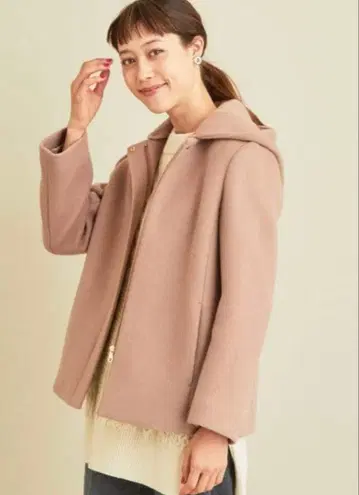 미사용 새상품 베이지 숏 기장 울 코트 S