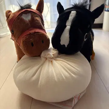 뽑기 게임 경주마 봉제 인형 (화이트 쿠션 없음)