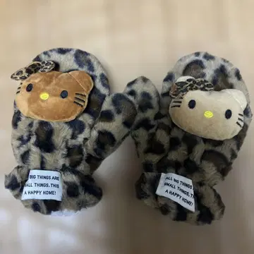 헬로키티 레오파드 무늬 퍼 장갑