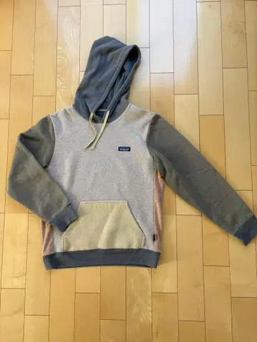 파타고니아 P-6 라벨 업라이저 후디 S 사이즈