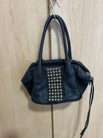 TRES 블랙 숄더백 별 모양 스터드